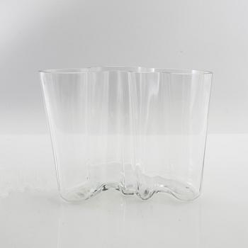 Alvar Aalto, vase model no. 3030 signed Alvar Aalto, Iittala Finland.