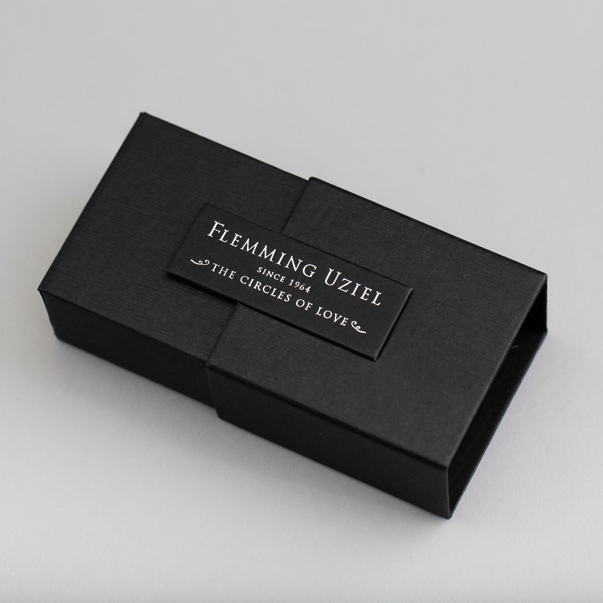 RINGAR, 3 st, stål, briljantslipade diamanter, Fleming Uziel.