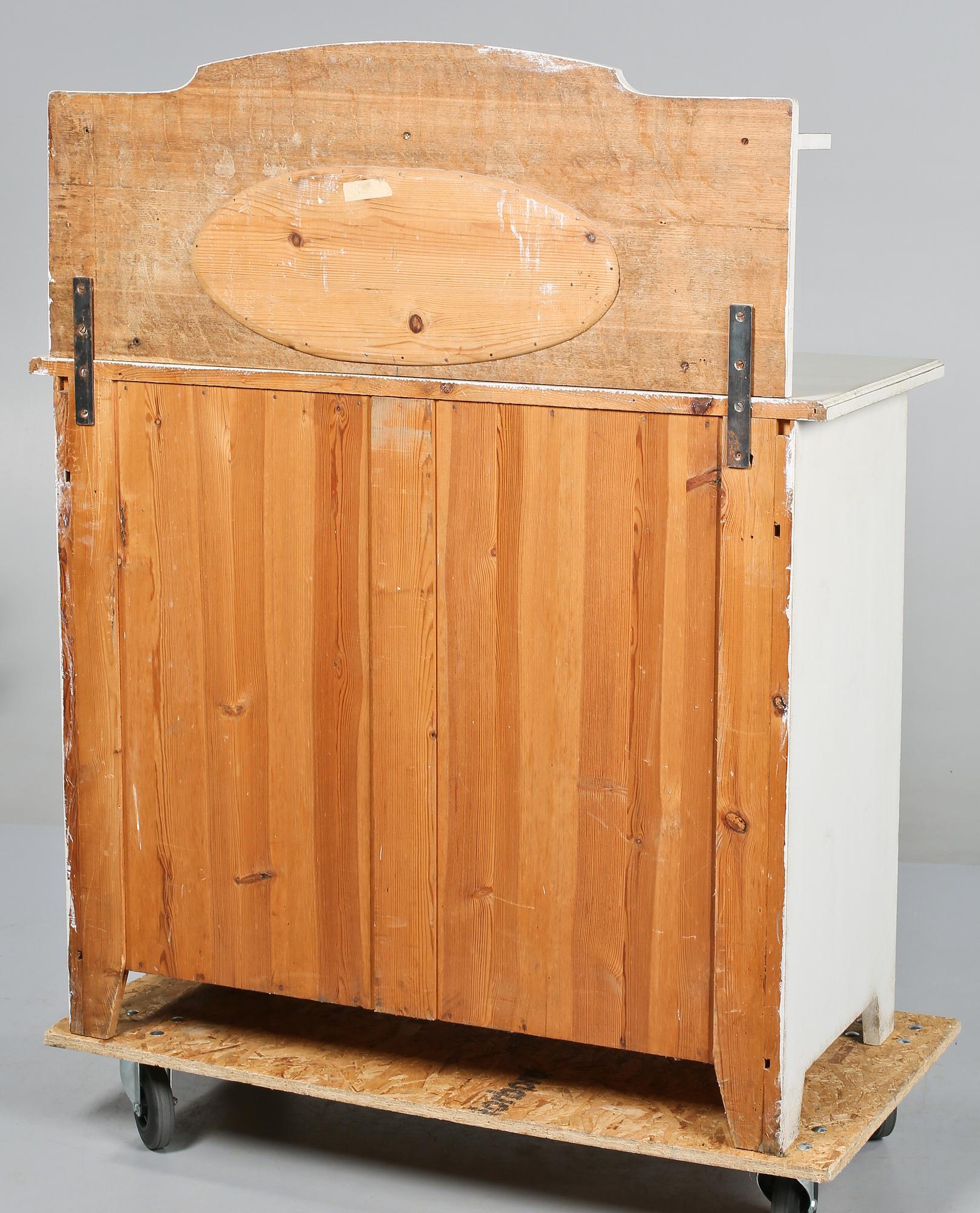 SKÄNKSKÅP, 1900-talets början.