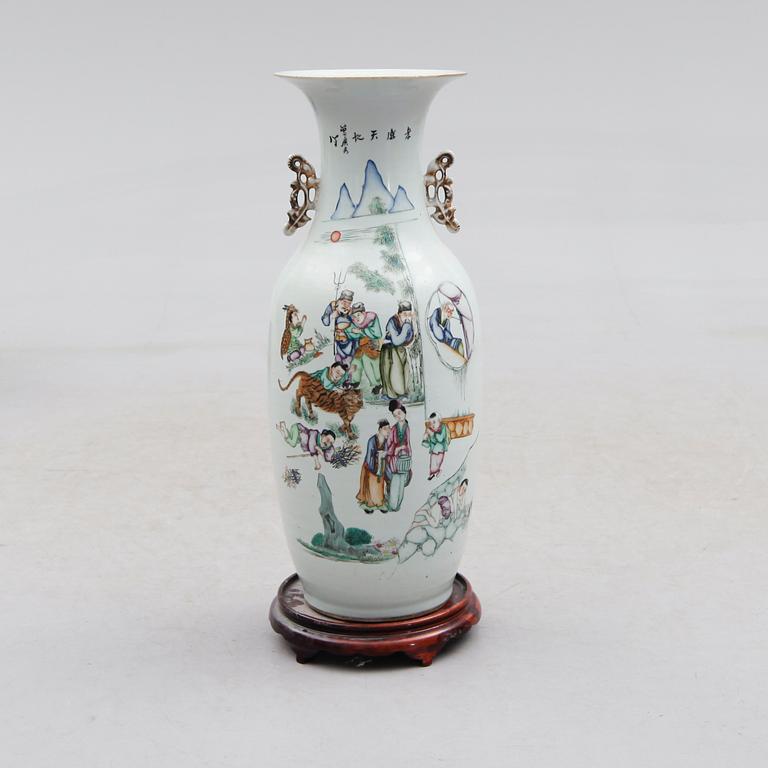VAS, porslin, Kina, 1800-tal.