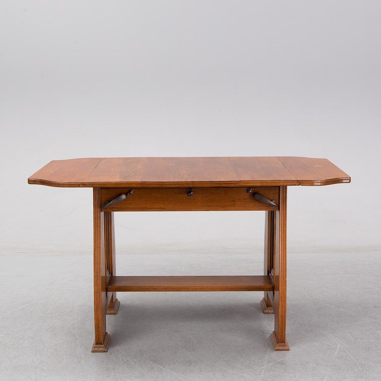 An oak Art Nouveau desk, early 20th Century.