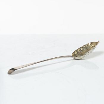 Thomas Wallis I, pokal, silver, London, England 1773 och Thomas Northcote, sked, silver, London, England 1789.