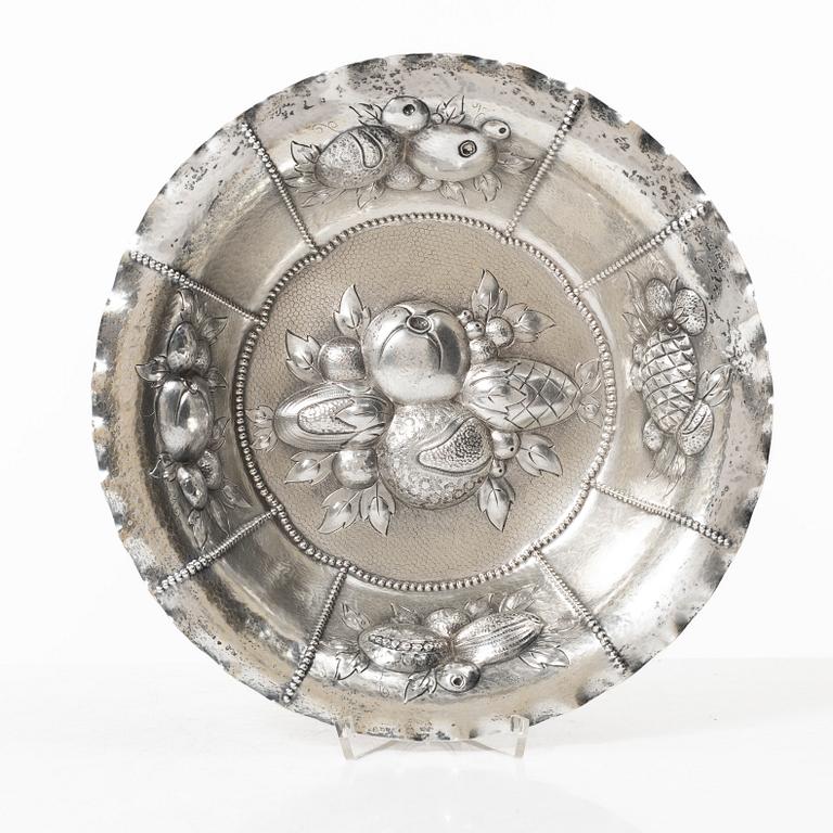 Skålfat, silver, C.G.Hallberg, Stockholm, troligtvis 1905.