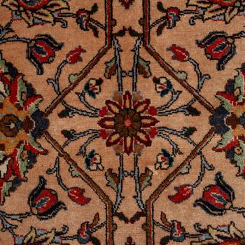 A CARPET, Old Tabriz, ca 328,5 x 239 cm.