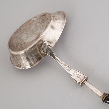 SOPPSLEV, silver, otydliga stämplar 1825. Total vikt 154 g.