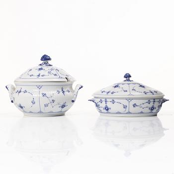 Royal Copenhagen, terriner 2 st, "Musselmalet", riflet, Danmark, 1890-1922.
