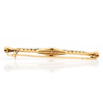 BROSCH, 18k guld, pärlor, rosenslipade diamanter, omkring 1900. Total vikt ca 6 g.