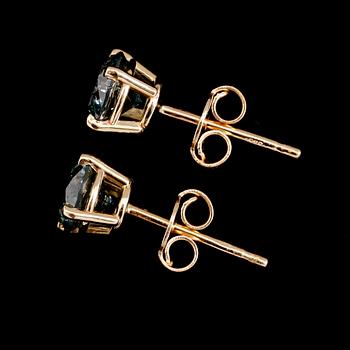 ÖRHÄNGEN, 1 par, 14 k guld, solitära briljantslipade diamanter tot ca 1.58 ct.