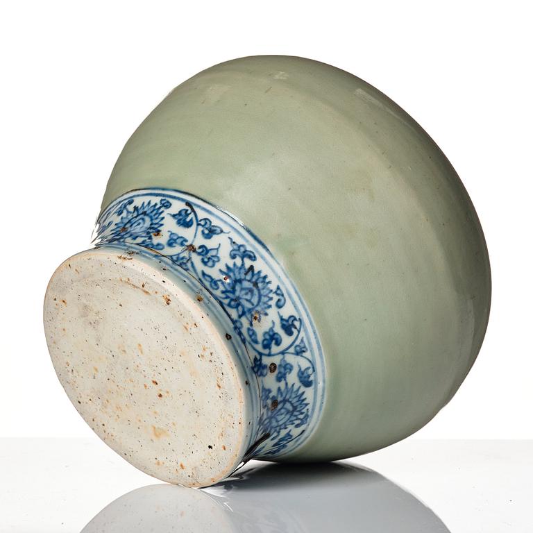 A blue and white celadon ground jar, Ming dynasty (1368-1644).