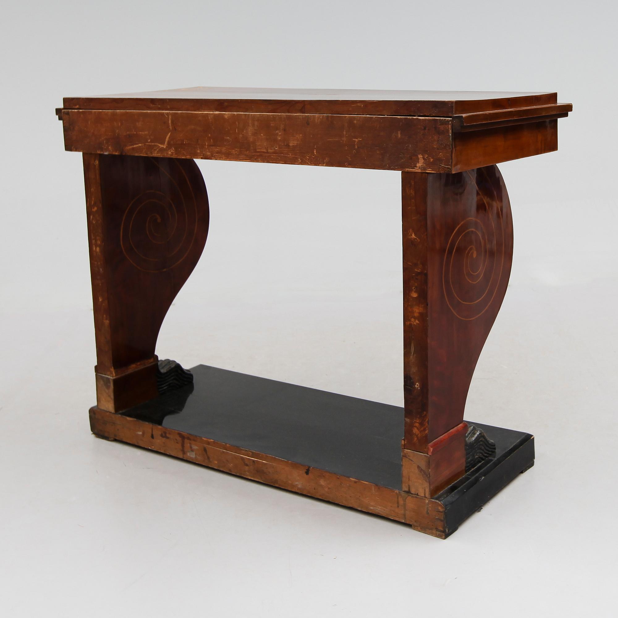 KONSOLBORD, Karl Johan, 1800-talets mitt.