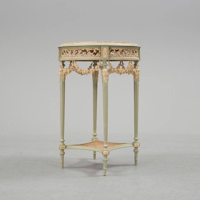 SALONGSGRUPP, 7 delar, gustaviansk stil, 1900-talets början.