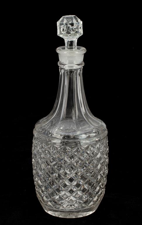 KARAFFER, 3 st, och BRÄNNVINSHUND, glas, 1900-talets första hälft.