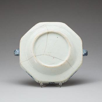 VÄRMETALLRIK, porslin. Kina, Qianlong (1736-95).