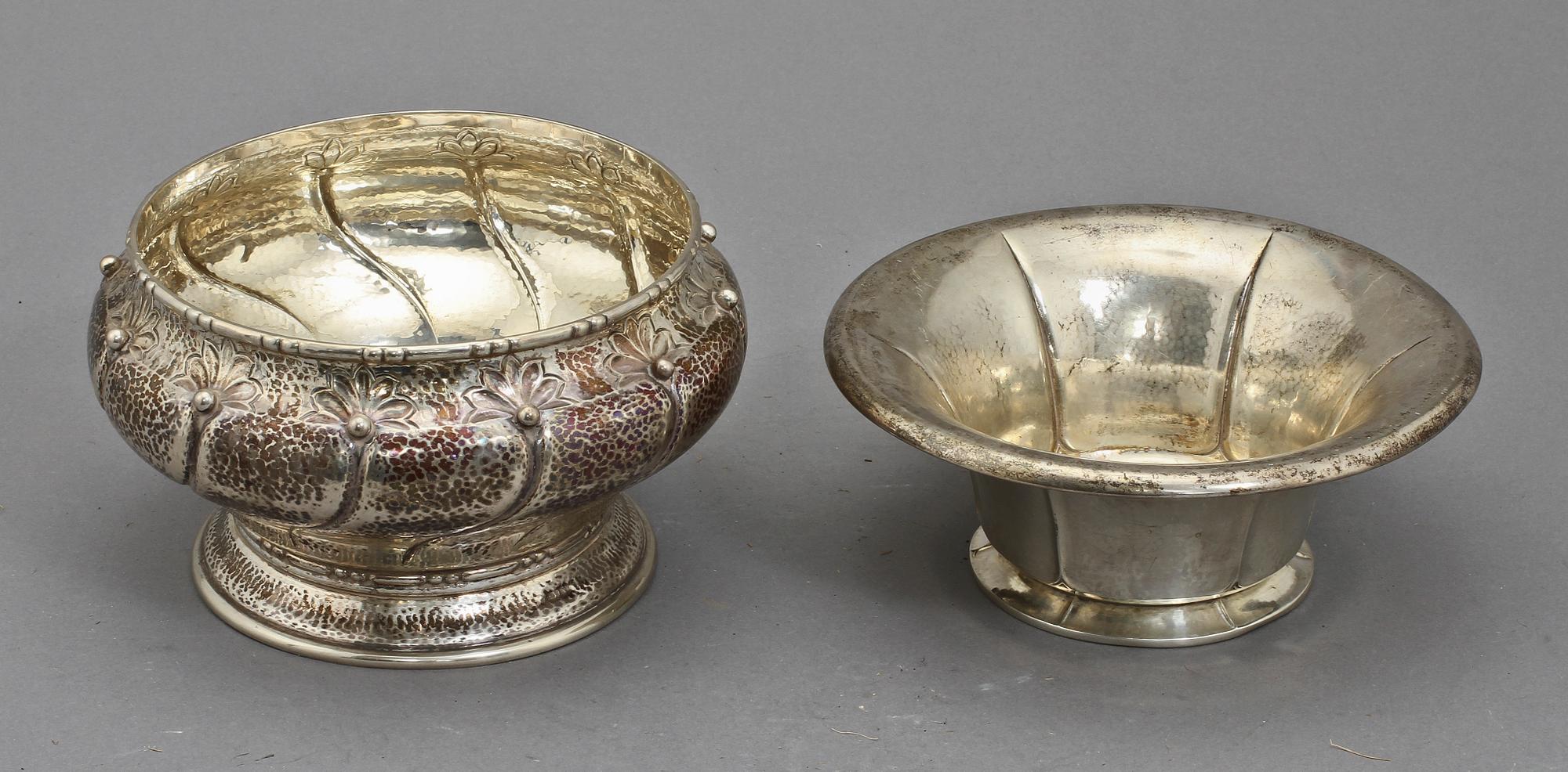 SKÅLAR, 2 st, silver, utländska stämplr resp imporststmplr, 1900-tal. Vikt 660 g.