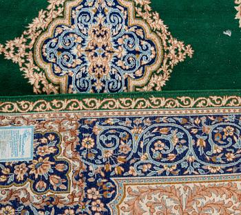 MATTA, old, Kirman. Ca 317 x 196 cm.