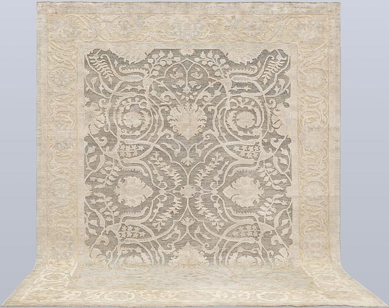 A Ziegler Design carpet, 347 x 276 cm.