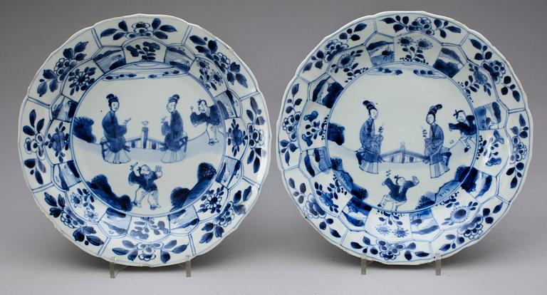 TALLRIKAR, ett par, porslin, Kangxi, (1662-1722).