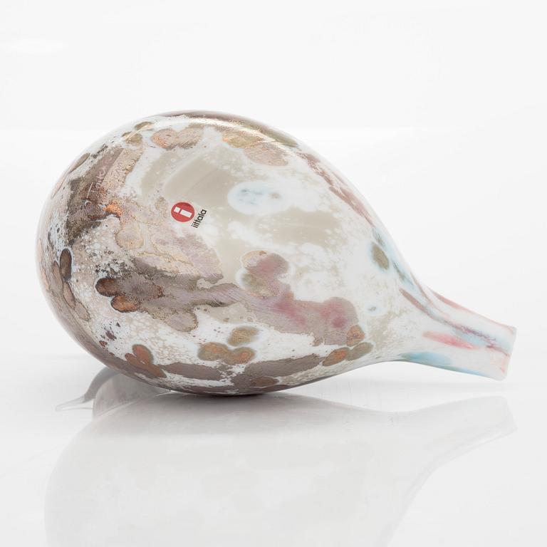 Oiva Toikka, A glass bird 'Cucunor' and an egg, signed O. Toikka Nuutajärvi.