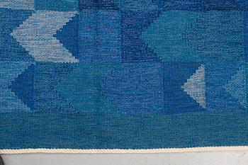 Brita Grahn, a carpet, "Blåvinge", flat weave, ca 282 x 202,5 cm, signed Brita Grahn.