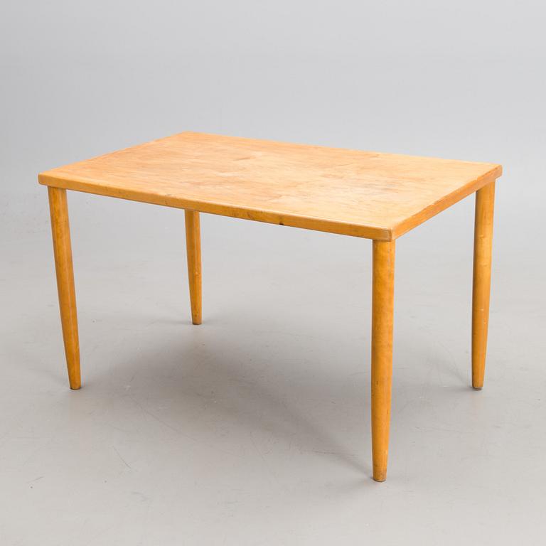 ILMARI TAPIOVAARA, PÖYTÄ, Domus. Keravan Puuteollisuus 1940-luvun loppu.