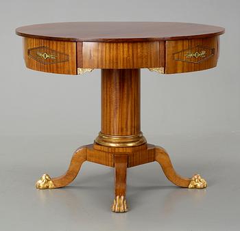 BORD. Empirestil, 1900-talets början.