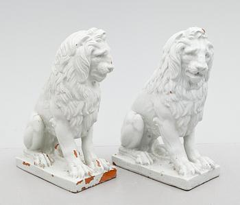 GOLVSKULPTURER, 1 par, lergods, 1900-tal.