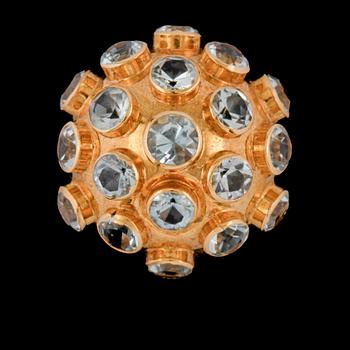 RING, 18K rödguld med ljusblå fasettslipade pastestenar, utländska stämplar. Vikt 5,0 g.