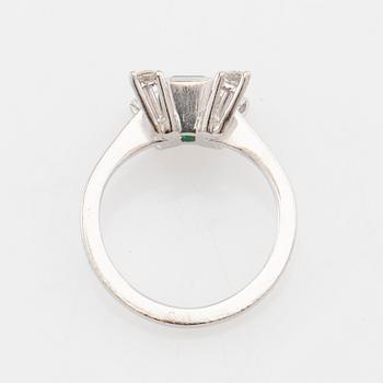 Ring in 18K white gold with a step-cut emerald and round brilliant-cut diamonds.