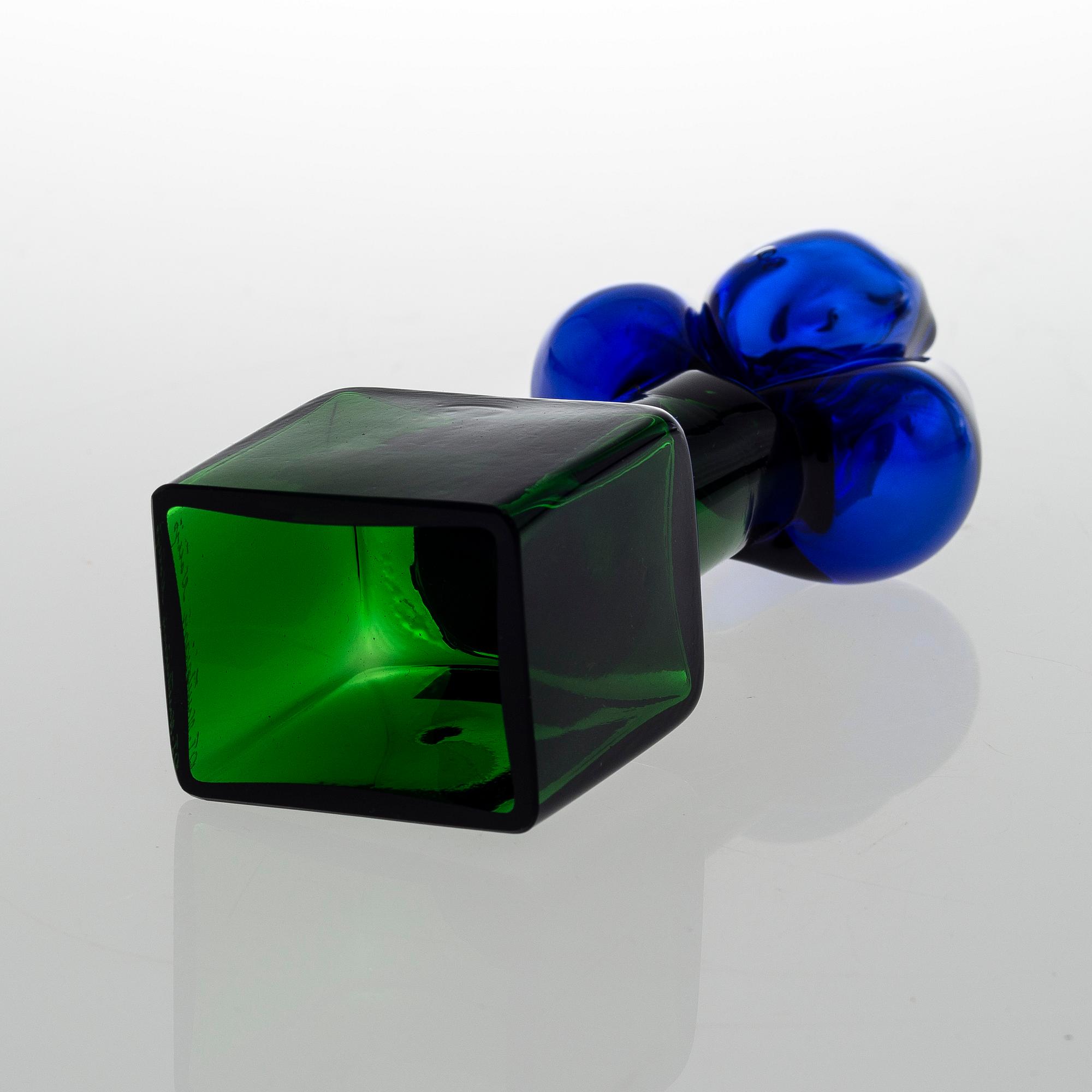 OIVA TOIKKA, GLASSKULPTUR. Iiris. Sign. O.T, Nuutajärvi Notsjö. 1960-talets slut.