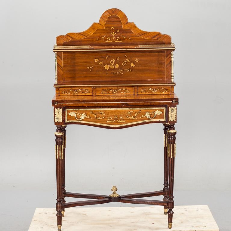 DAMSKRIVBORD, Louis XVI-stil, 1900-talets andra hälft.