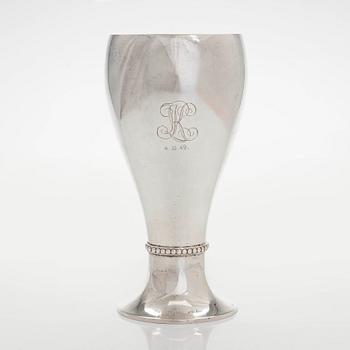 Maljakko, hopeaa, Kultakeskus, Hämeenlinna 1932. N 633 g.