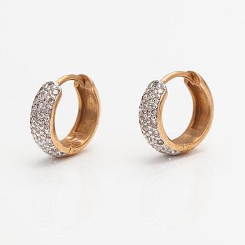 A pair of 14K gold earrings with diamonds ca. 0.30 ct in total.