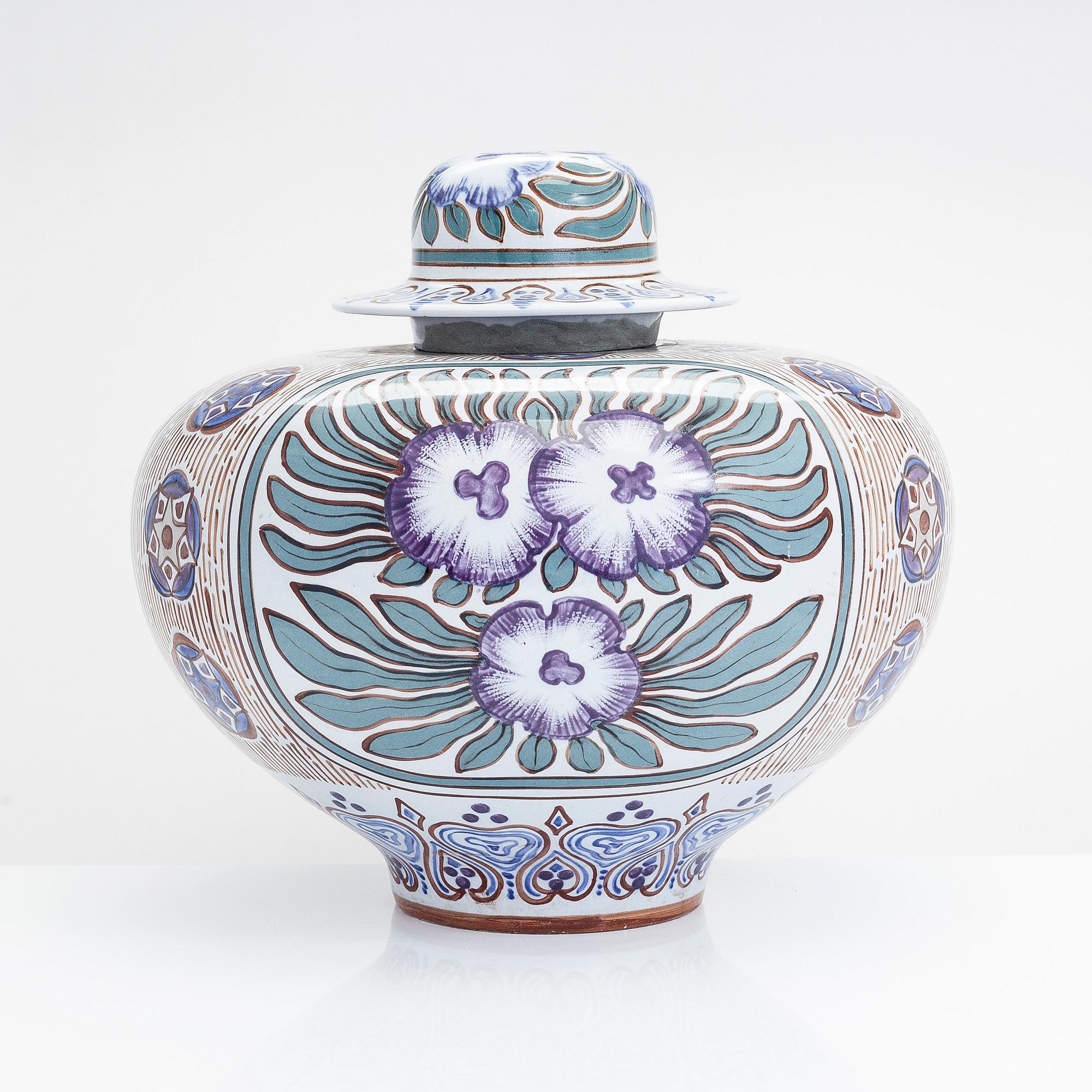 Thure Öberg, A ceramic urn for Arabia, Finland, signed T. Öberg Arabia 1920.