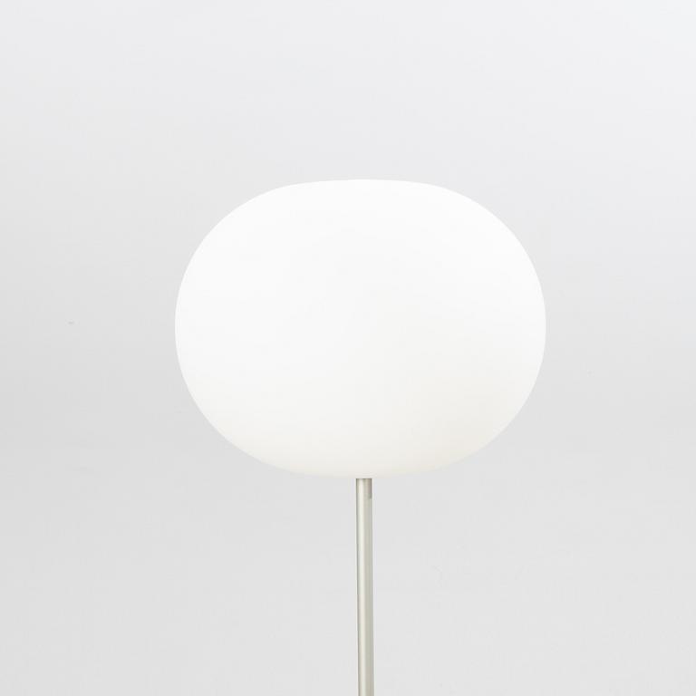 Jasper Morrison, golvlampa, "Glo-ball" för Flos, 2000-tal.