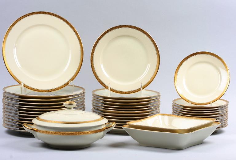 MATSERVIS, 62 delar, benporslin, "Royal Ivory", Tyskland.