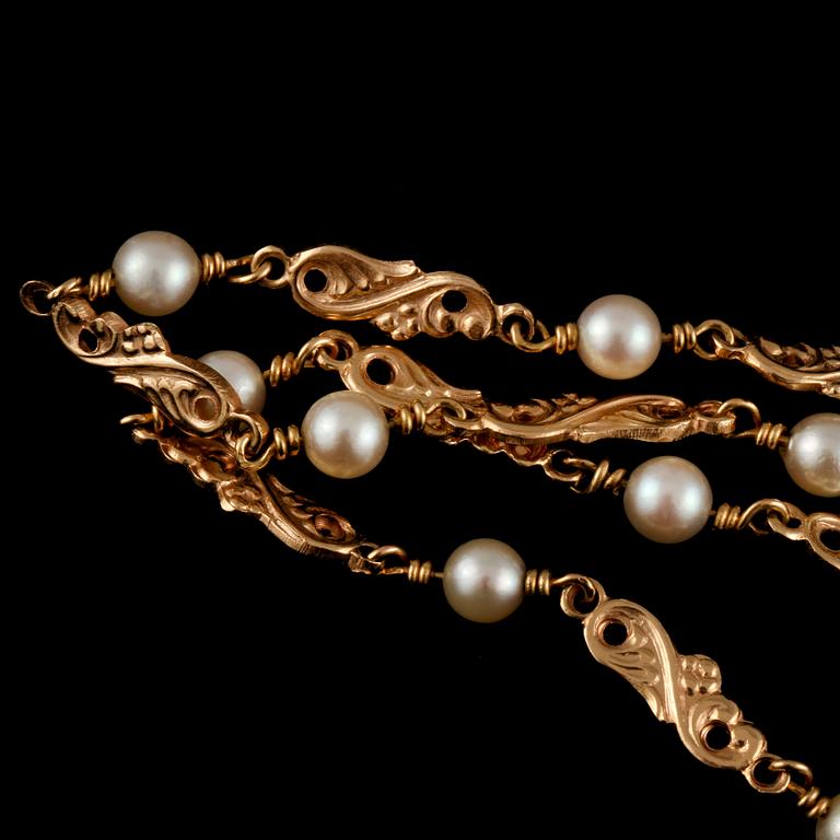 COLLIER, 18k guld samt odlade pärlor, troligtvis Juvelfabriken, Stockholm, 1961. Vikt 15 g.