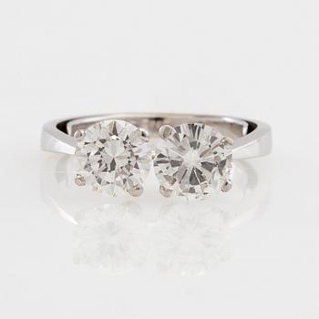 Ring 18K vitguld med två diamanter enl cert 2,08 ct IF/F-G.