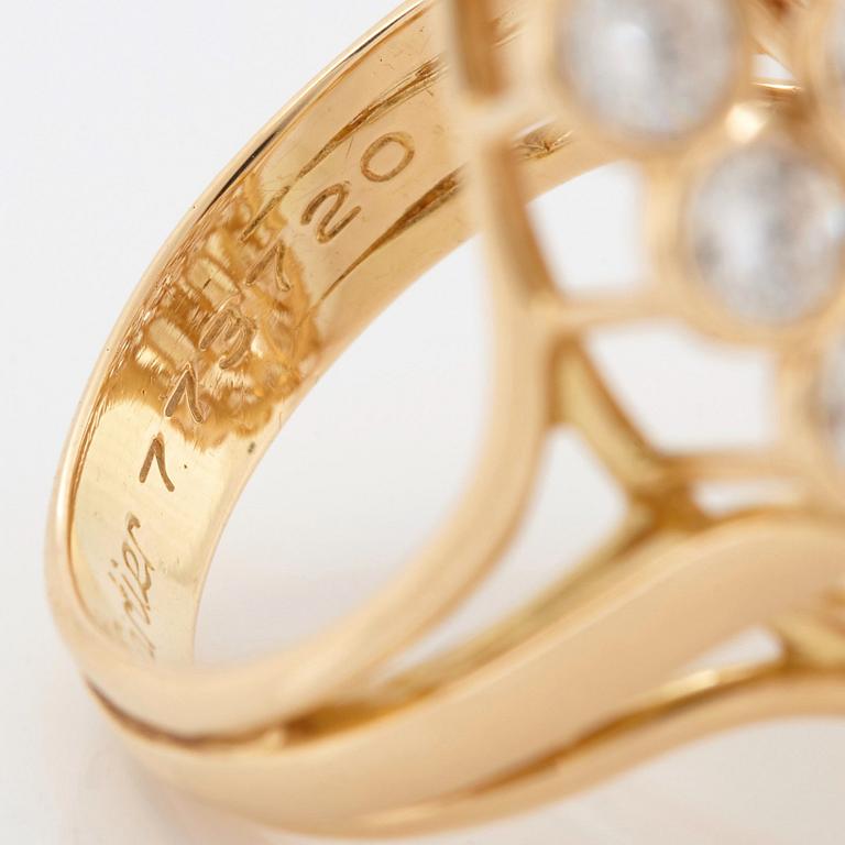 Cartier a ring in 18K gold set with round brilliant-cut diamonds.