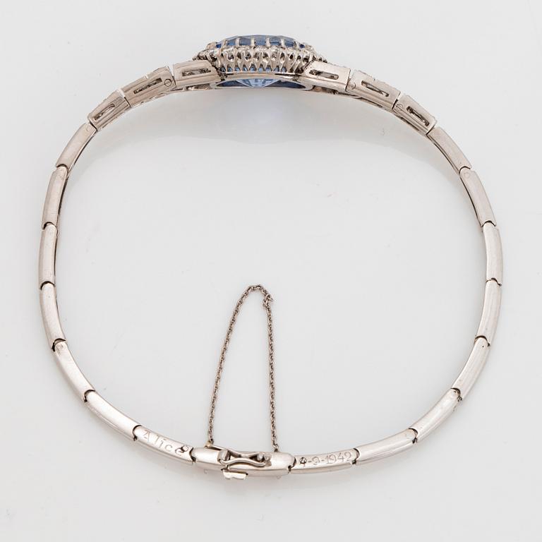 An 18K white gold bracelet set with a faceted sapphire weight ca 7.00 cts.