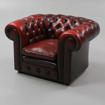 FÅTÖLJ, Chesterfield-modell, 1900-talets andra hälft.