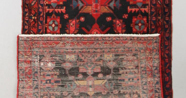 MATTA, Hamadan, ca 493 x 107 cm.