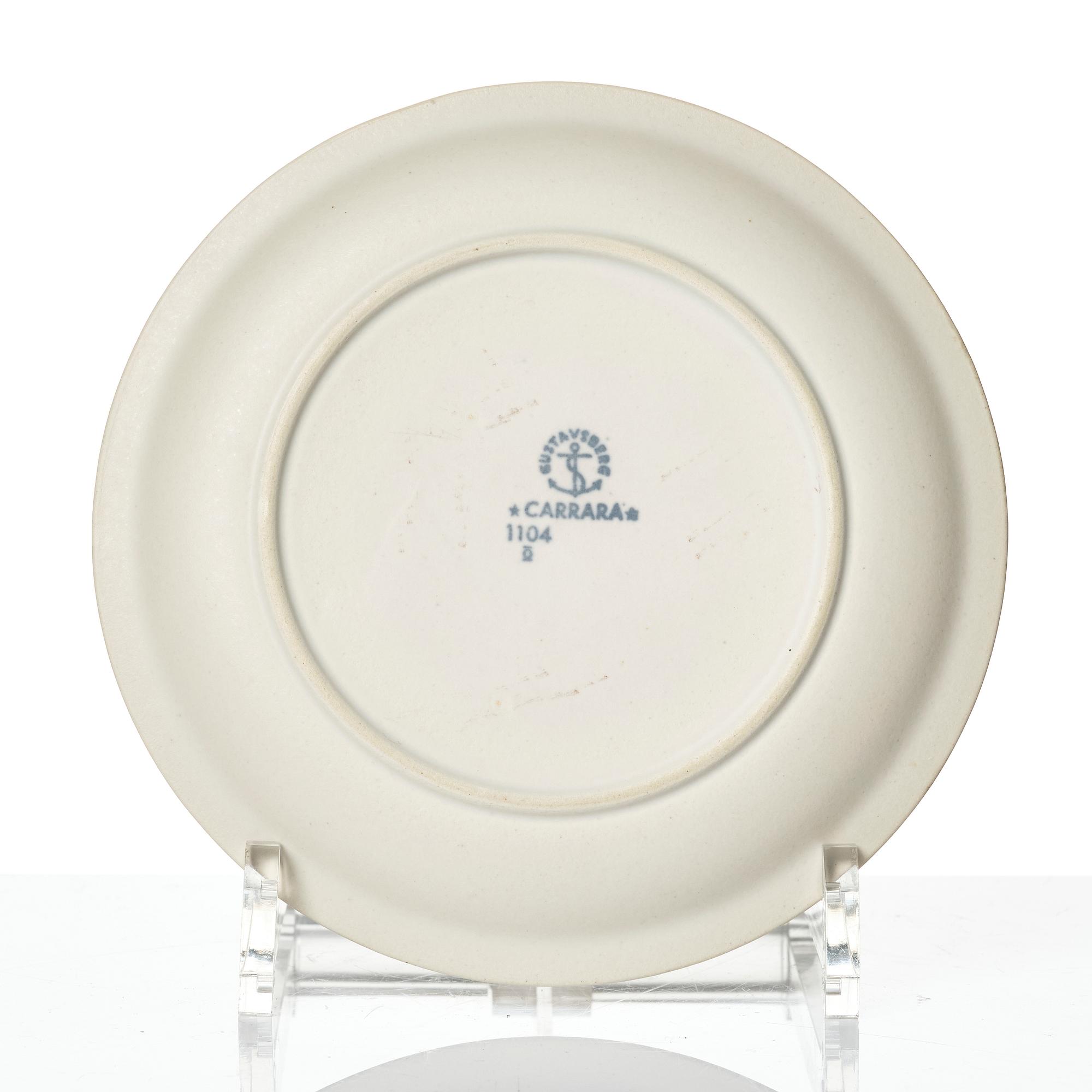 Wilhelm Kåge, 15 pieces of "Carrara" and "Gold Carrara" stoneware dishes, Gustavsberg, Sweden, 1930s/40s.