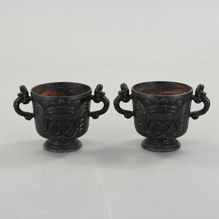 URNOR, ett par, gjutjärn, Stavsjö, 1900-tal.