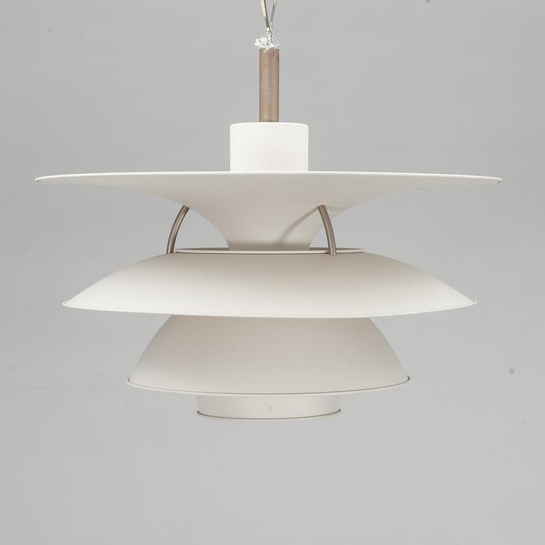 TAKLAMPA, "Charlottenborg PH 6 1/2-6", Ebbe Christensen, Sophus Frandsen och Poul Henningsen, Louis Poulsen.