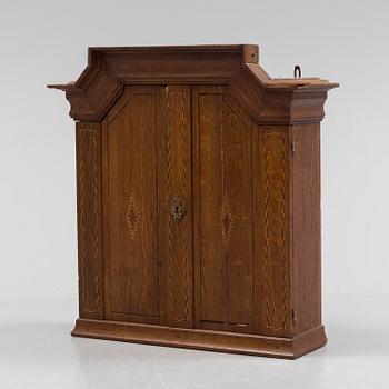 A 118/19th century wall mounted oak cupboard.