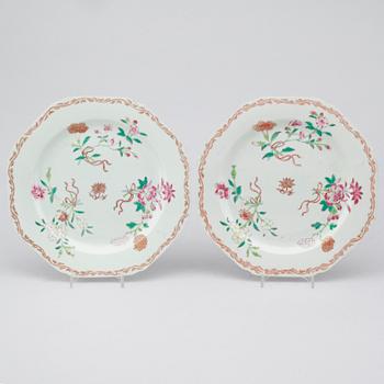 A PAIR OF CHINESE PORCELAIN PLATES, Yung-Cheng, first half of the 18th century.