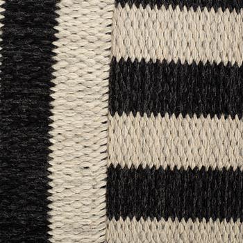 GALLERIMATTA, maskinvävd, "Arkad long stripe",  Gunilla Lagerhem-Ullberg , Kasthall, ca 424 x 80 cm.