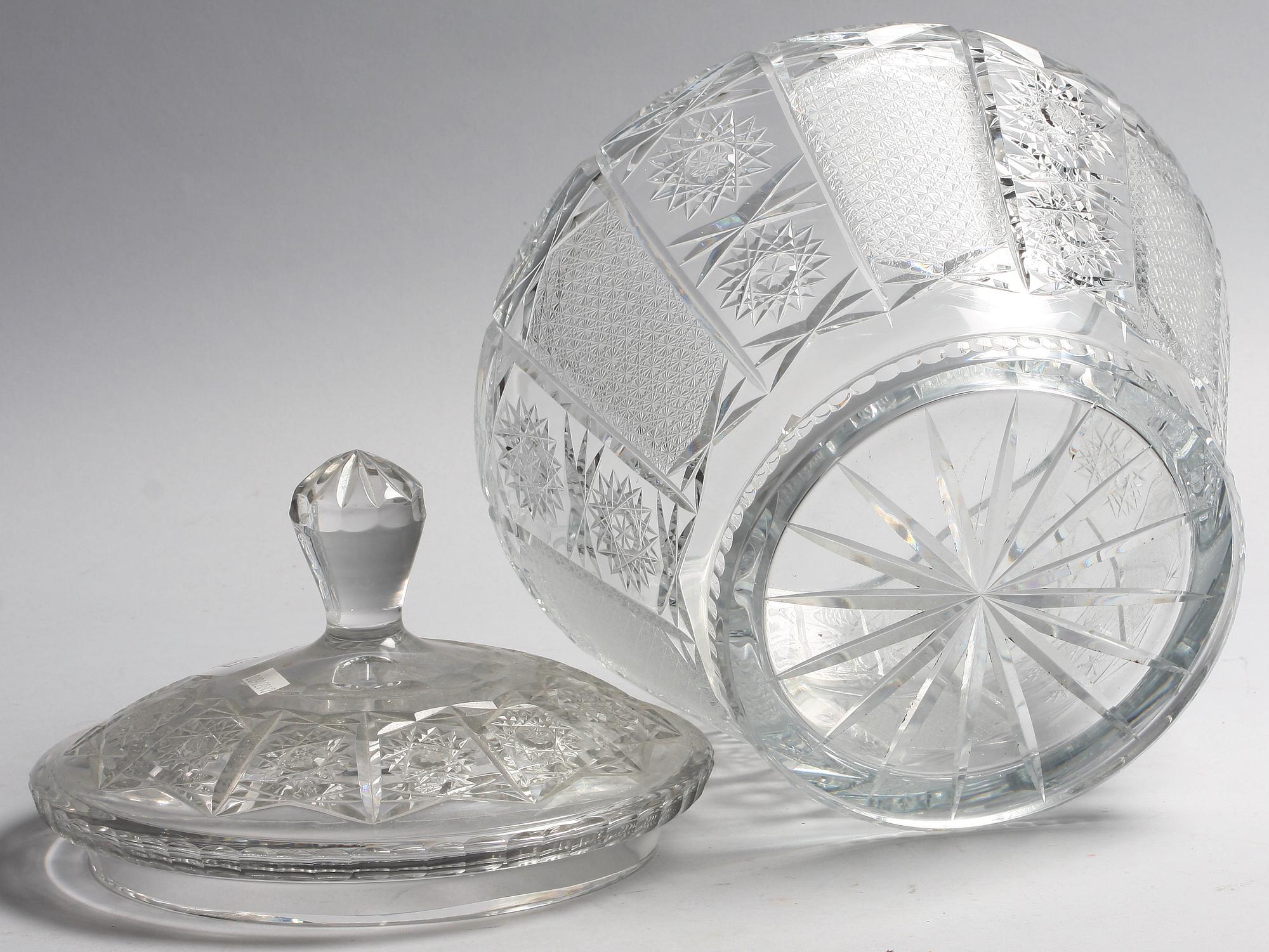 SKÅL MED LOCK, glas, möjligen Böhmen, 1900-tal.