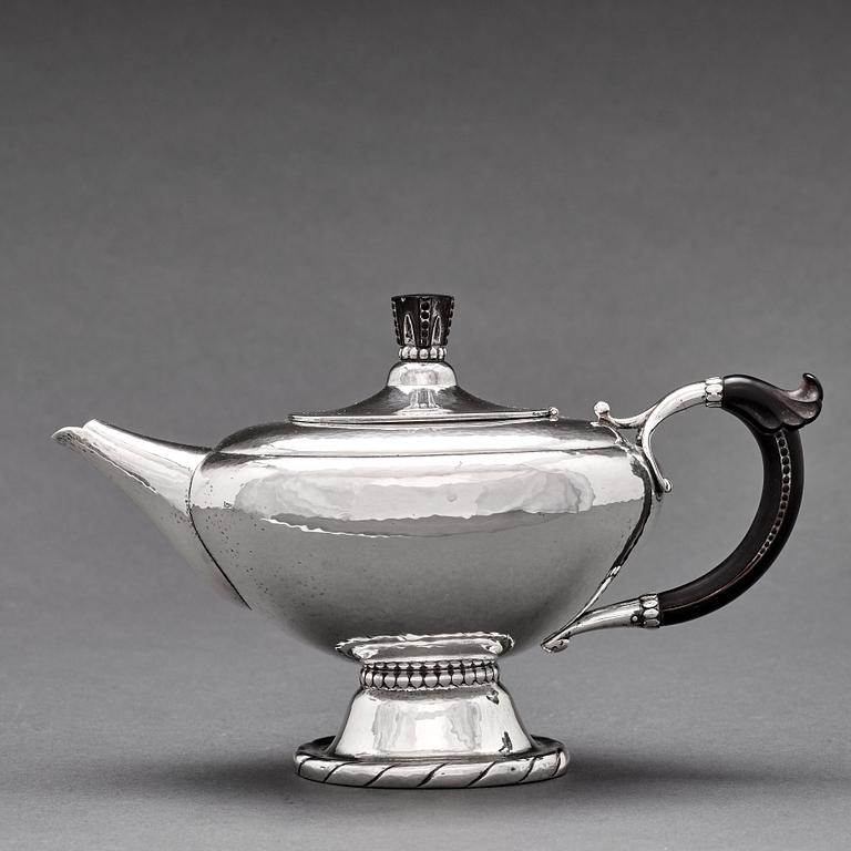 Georg Jensen, a 4 pieces coffee and tea service, Copenhagen 1915-19, 830/1000 silver. Design nr 88.