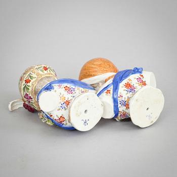 FIGURINER, ett par, porslin, efter Meissen, Madame Wolfsson omkring 1900.